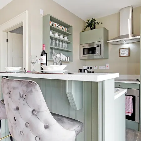 Seaview 'sleeping 2 Guests' *