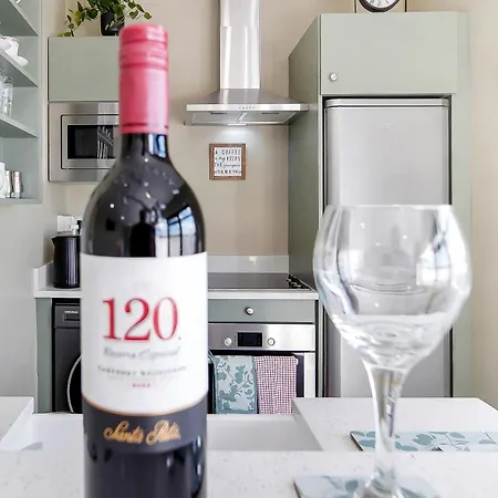 Seaview 'sleeping 2 Guests' Apartment