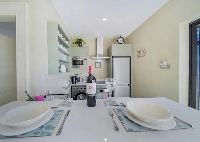 Seaview 'sleeping 2 Guests'