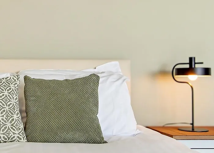 Seaview 'sleeping 2 Guests'